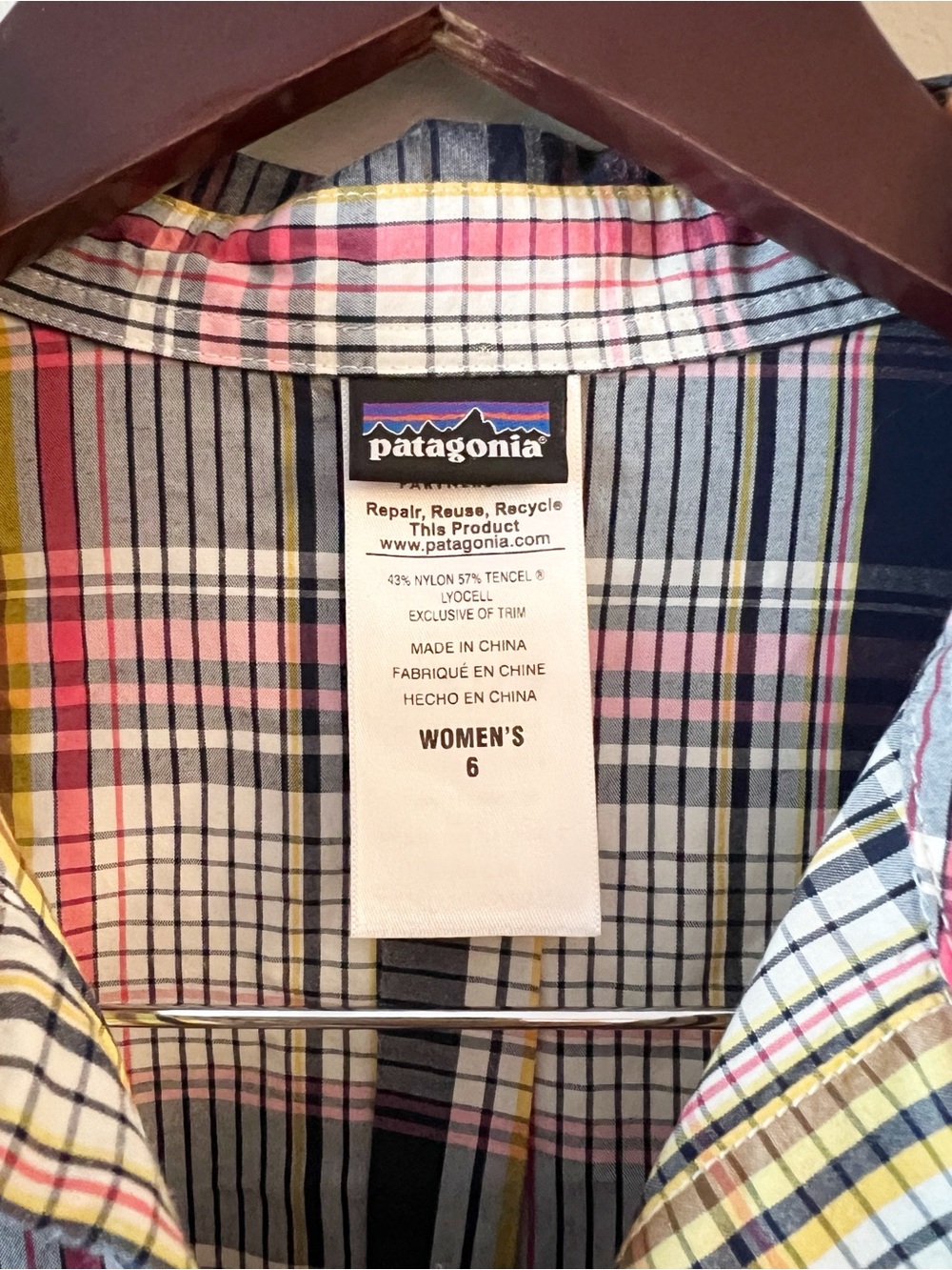 Patagonia Plaid Overcast Button Down Shirt Size 6 Blue Pink Hiking Camping - Picture 3 of 6